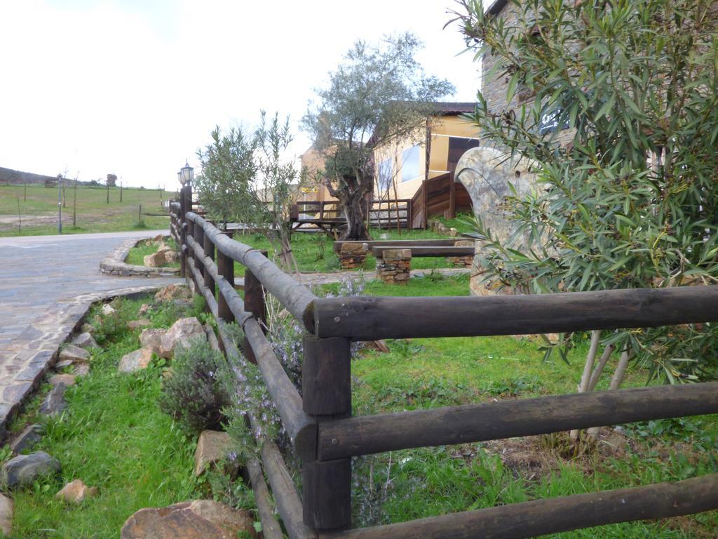 Casa Rural Al-Mofrag Y Apartamentos El Mirador De Monfraguee Villarreal de San Carlos Dış mekan fotoğraf