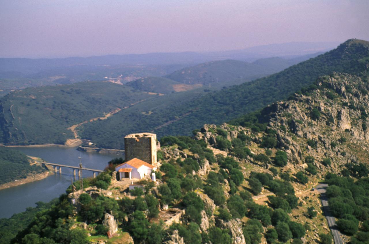 Casa Rural Al-Mofrag Y Apartamentos El Mirador De Monfraguee Villarreal de San Carlos Dış mekan fotoğraf